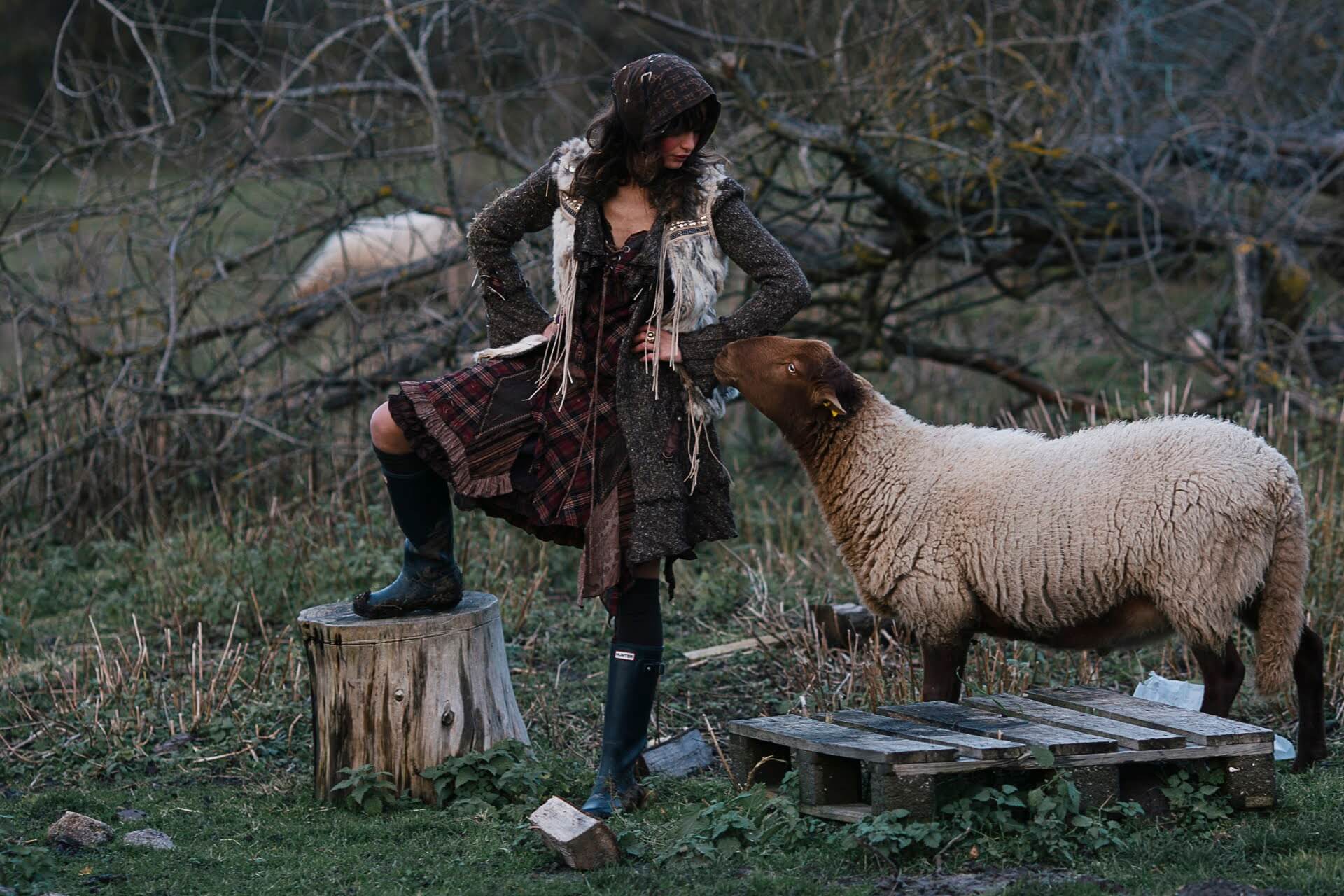fashion-nomad-taciturn-obisidian-farm-girl